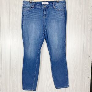 Torrid | Medium Wash Mid Rise Skinny Jeans Size 18